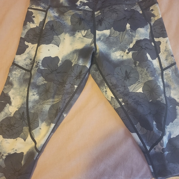 ZYIA Floral Pocket Light and Tights - Picture 3 of 3